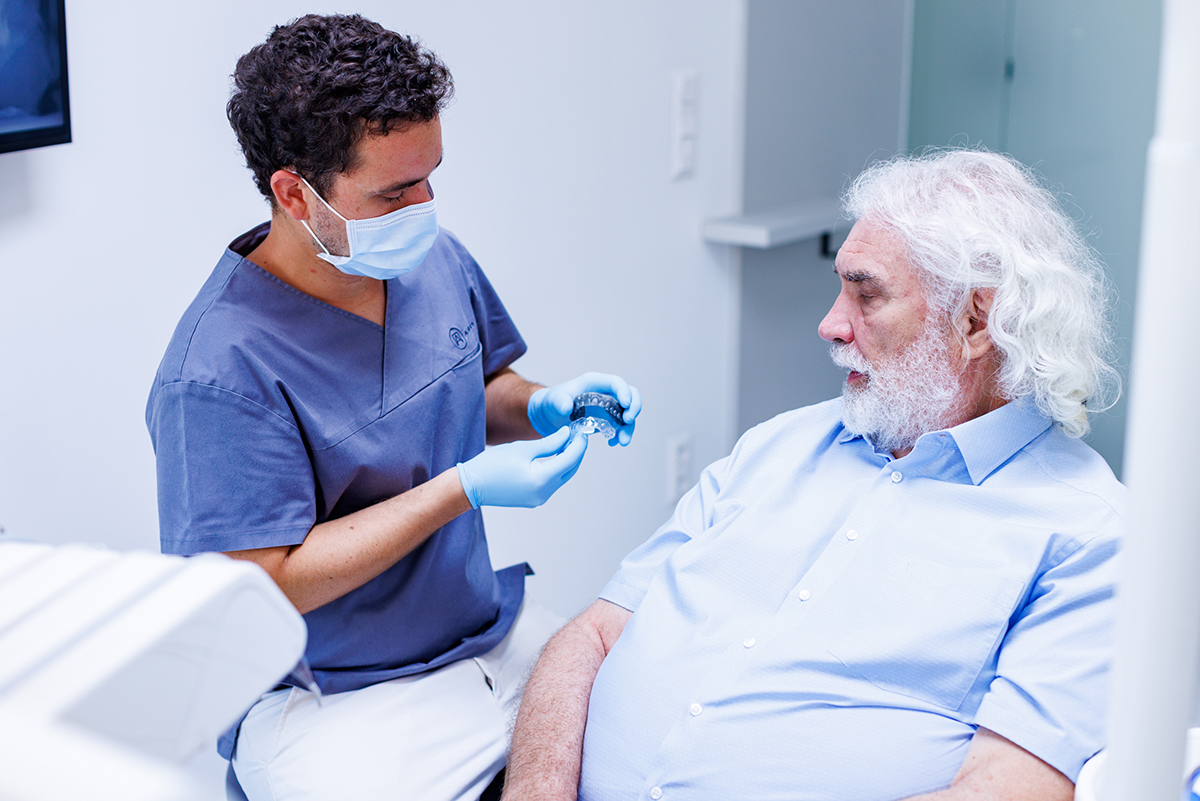 gaumenfreie-prothese-ohne-implantate-featured Gaumenfreie Prothese ohne Implantate – die möglichen Lösungen | Artdent